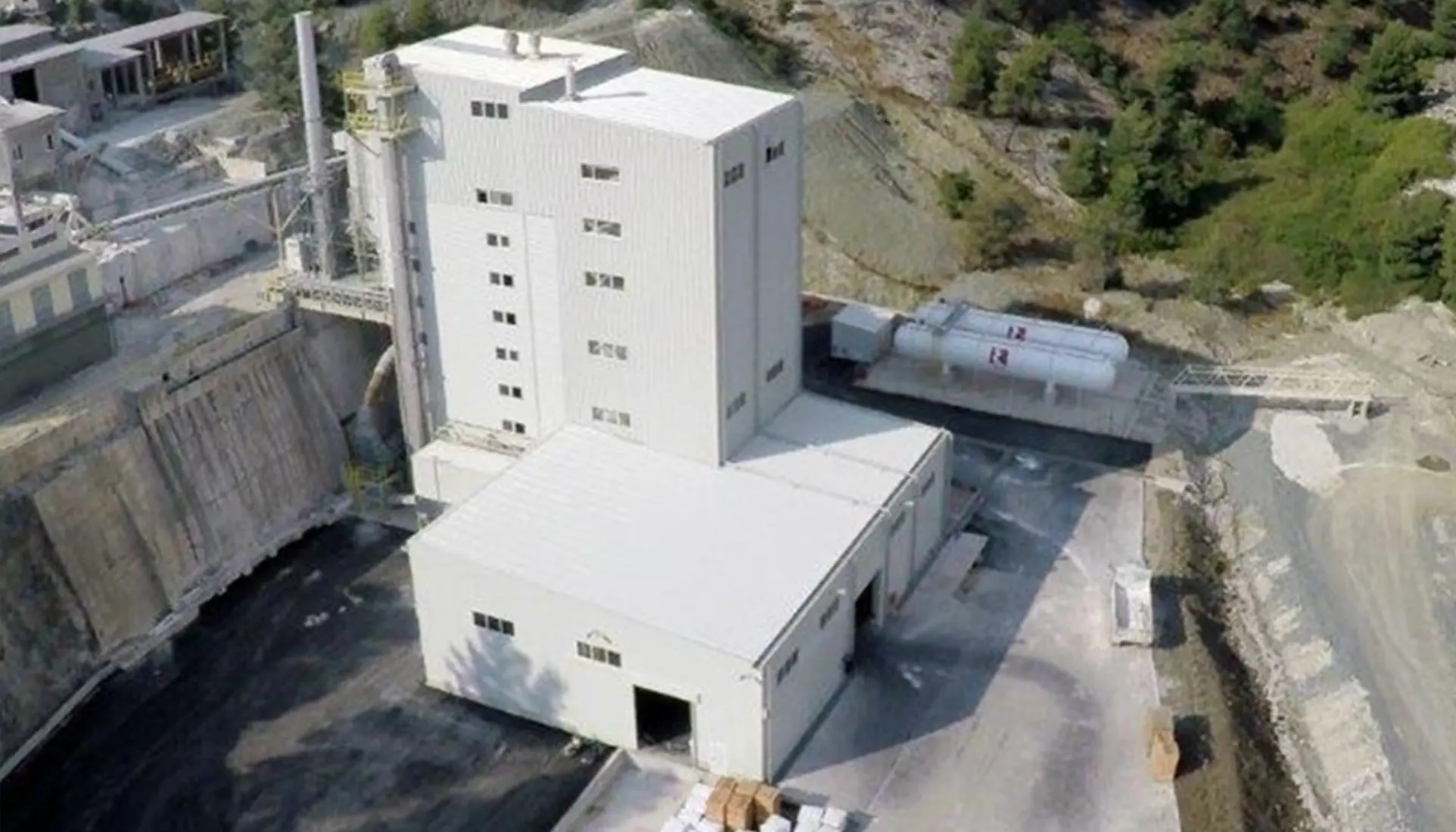 Βιομηχανικός κλάδος — ΤΕΡΝΑ ΛΕΥΚΟΛΙΘΟΙ — 4